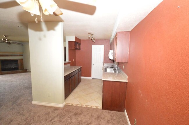 Foto del edificio - 2nd Floor Condo in a Gated Community