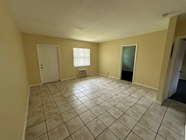 Building Photo - 240-260 NW 40th Ct