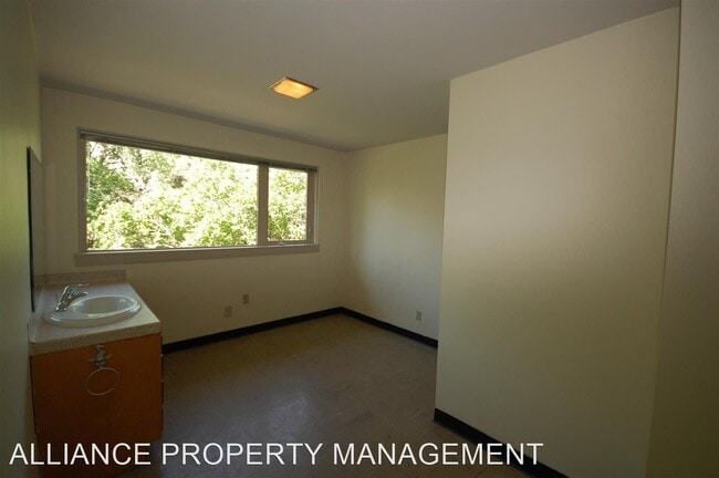 Building Photo - 1217 W College St
