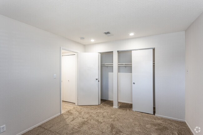 2HAB, 1BA - 1059 ft² - Lakeside Village