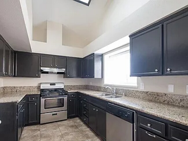 Foto del edificio - Gorgeous 2 Story Home Fully Upgraded – Move-In Ready!- 4 bedroom 3 bath