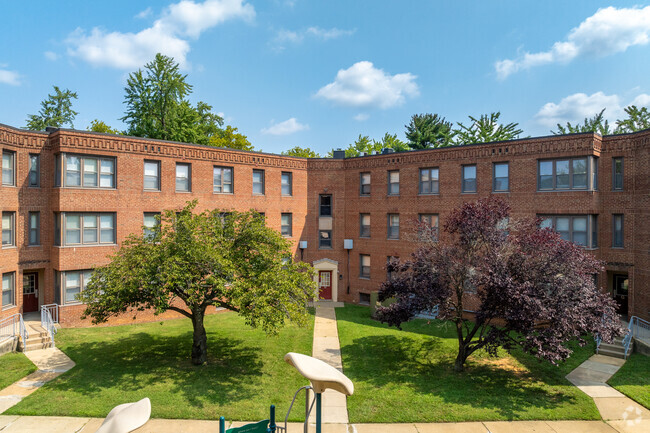 Foto del edificio - West Court Apartments