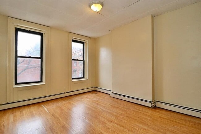 Building Photo - 609 Jersey Ave