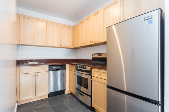 Building Photo - 451 E 83rd St