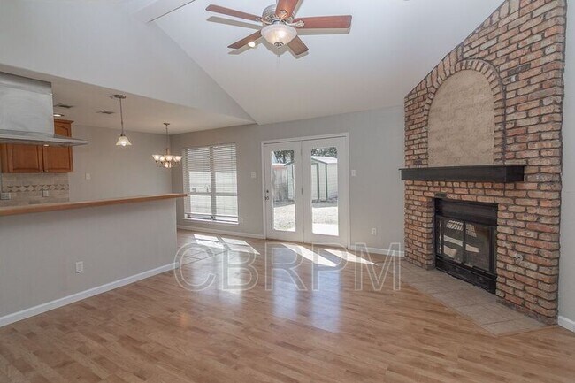 Foto del edificio - 5605 Duke St