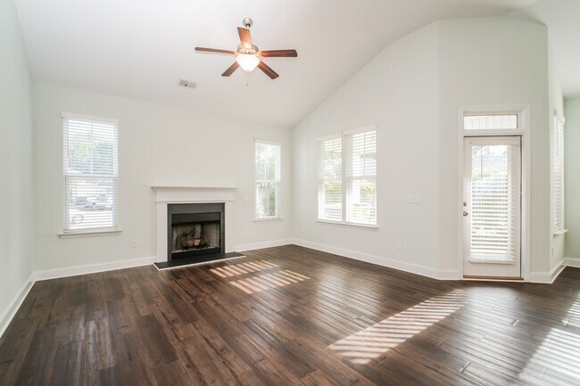 Foto del edificio - 49 Highland Forest Cir