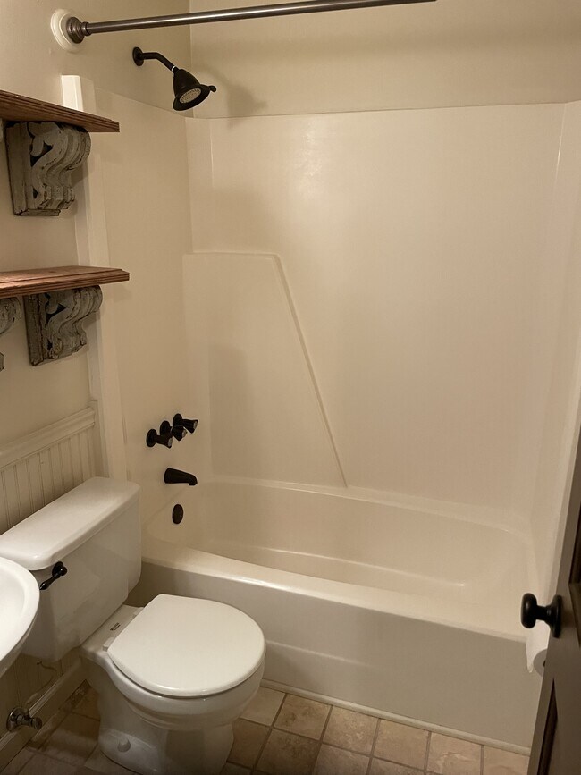 Foto del edificio - 725 Masons Beach Rd