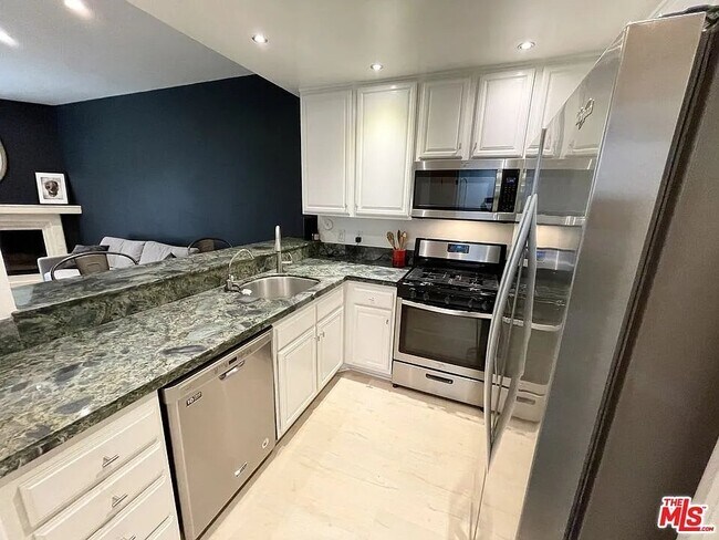 Foto del edificio - 8707 Falmouth Ave