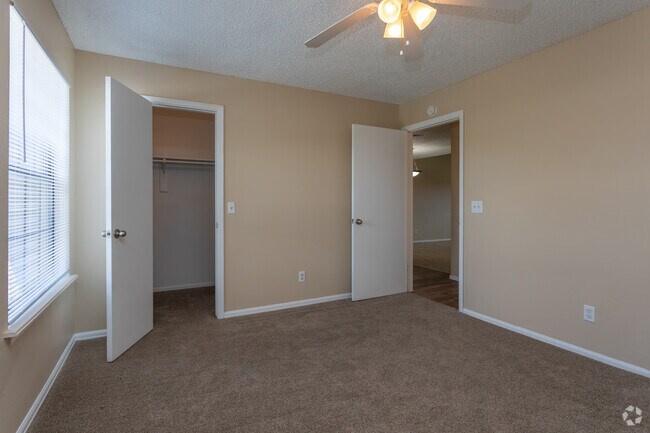 2BR, 2BA - 960 SF - Quail Run Apartments