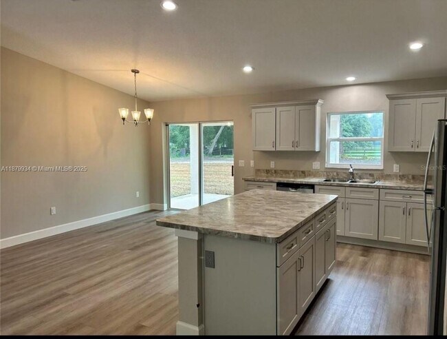 Building Photo - 6083 NW 53rd Ct