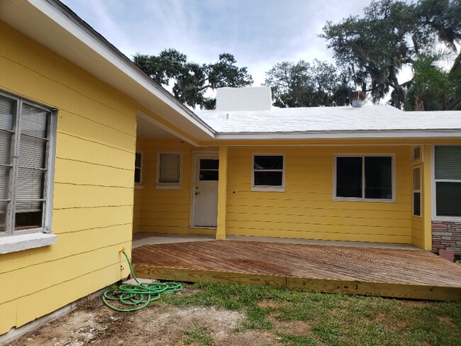 Building Photo - 128 8th St