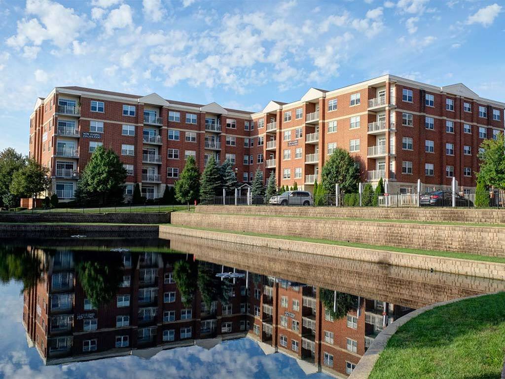 Two Itasca Place Apartments in Itasca, IL