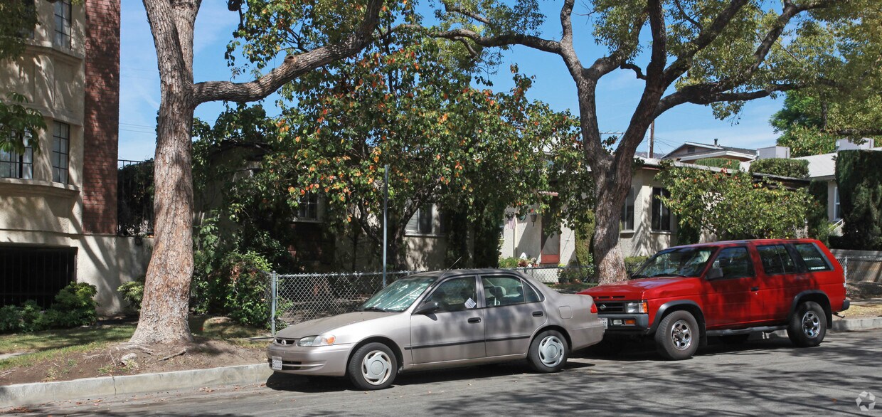 Building Photo - 607-609 E San Jose Ave