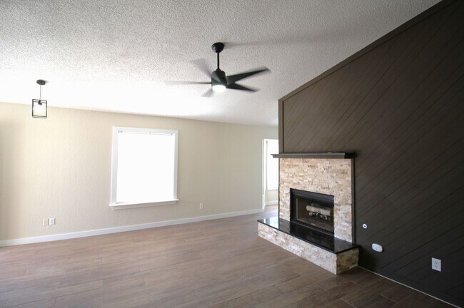 Foto del edificio - Beautiful Northeast Home -Utilities are a ...