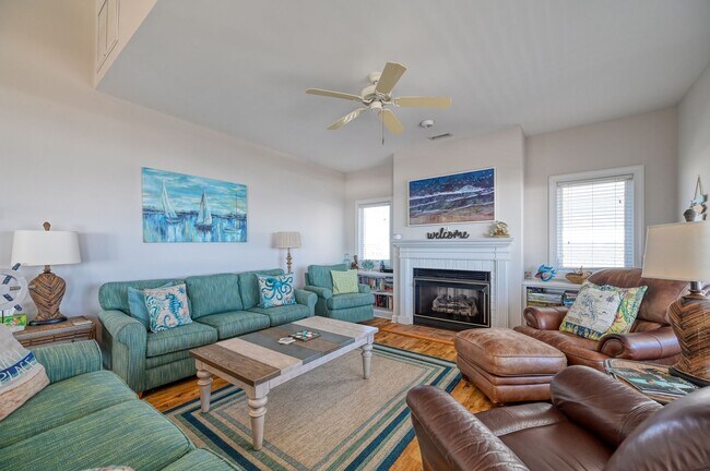 Foto del edificio - OFF-SEASON FURNISHED MONTHLY RENTAL