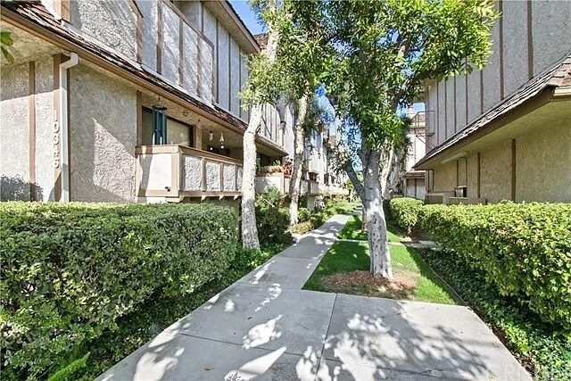 Primary Photo - 10346 Zelzah Ave