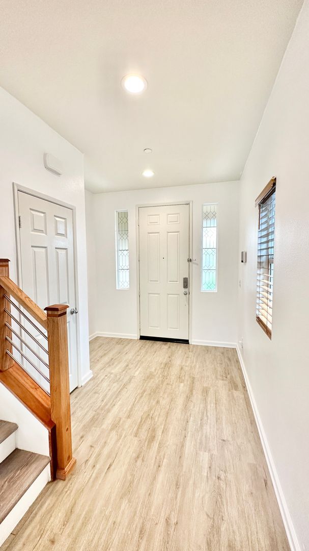 Building Photo - Beautiful Two-Story Home in the Newer Community of Horse Creek Ridge in Fallbrook!