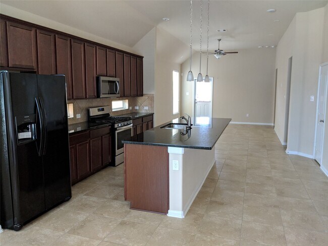 Foto del edificio - 5211 Ivory Glass Dr