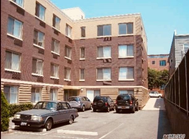 Foto del edificio - 33-30 61st St