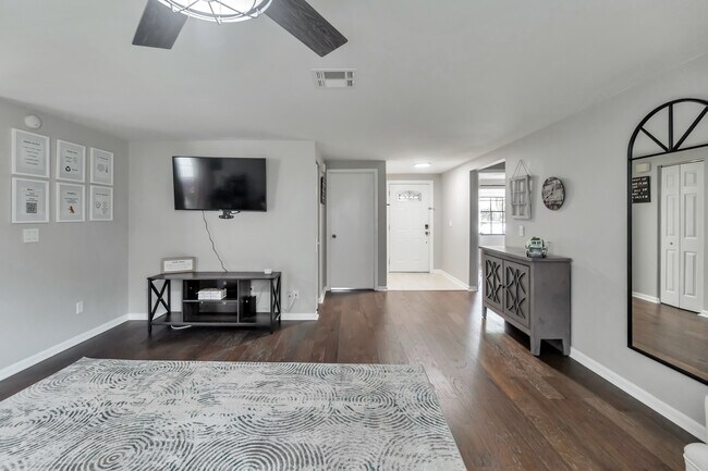 Building Photo - 12447 Mondragon Dr