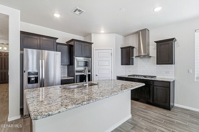 Foto del edificio - 13704 Harbottle St