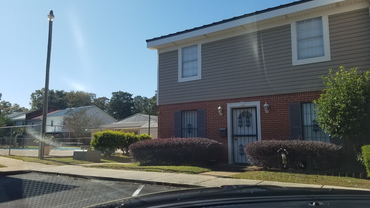 4017 Cottage Hill Rd, Mobile, AL 36609 Condo for Rent in Mobile, AL