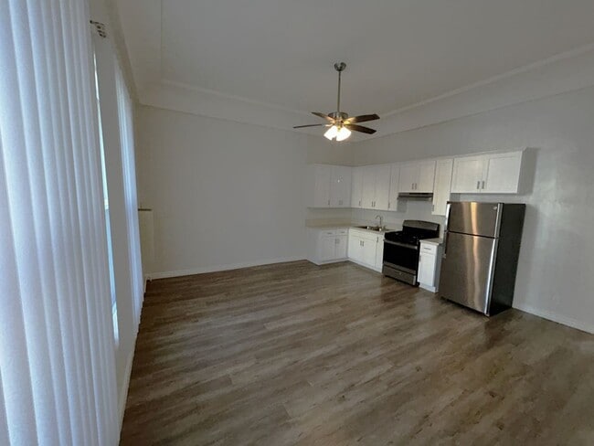 Foto del edificio - 3170 - 856 S. Catalina St.