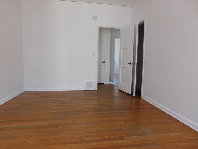Building Photo - 3346 Rowena Ave