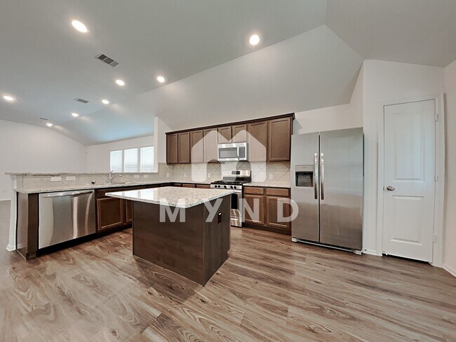 Foto del edificio - 756 Scenic Lake Dr