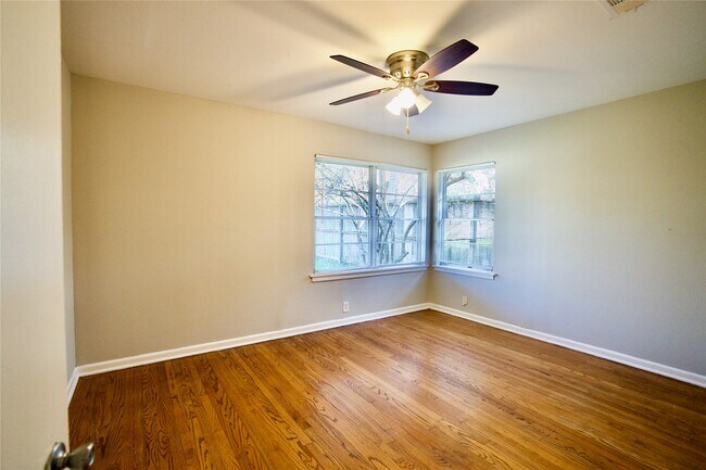 Building Photo - 8733 Robindell Dr