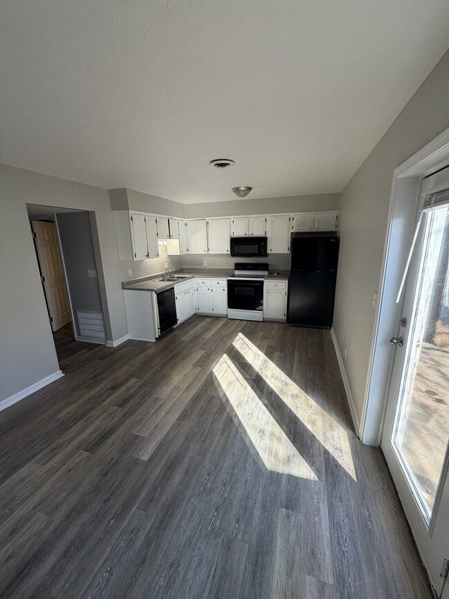 Building Photo - 101 Daffodil Dr