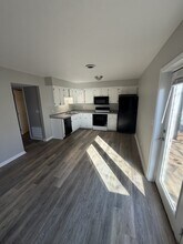 Building Photo - 101 Daffodil Dr