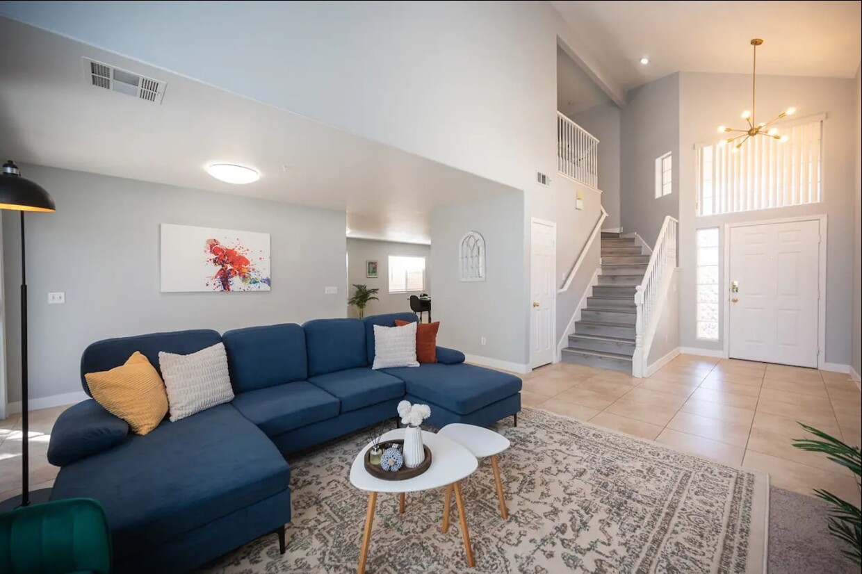 Foto principal - 8322 Montgomery St