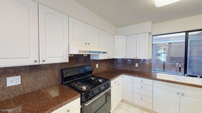 Building Photo - 1 br, 1 bath House - 650 35th Ave Private ...