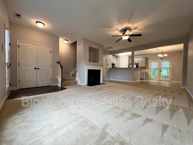 Building Photo - 6208 San Marcos Way