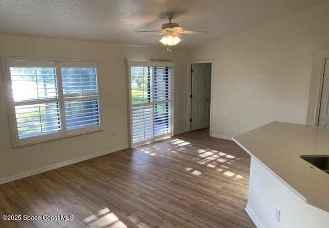 Building Photo - 6946 Hammock Lakes Dr
