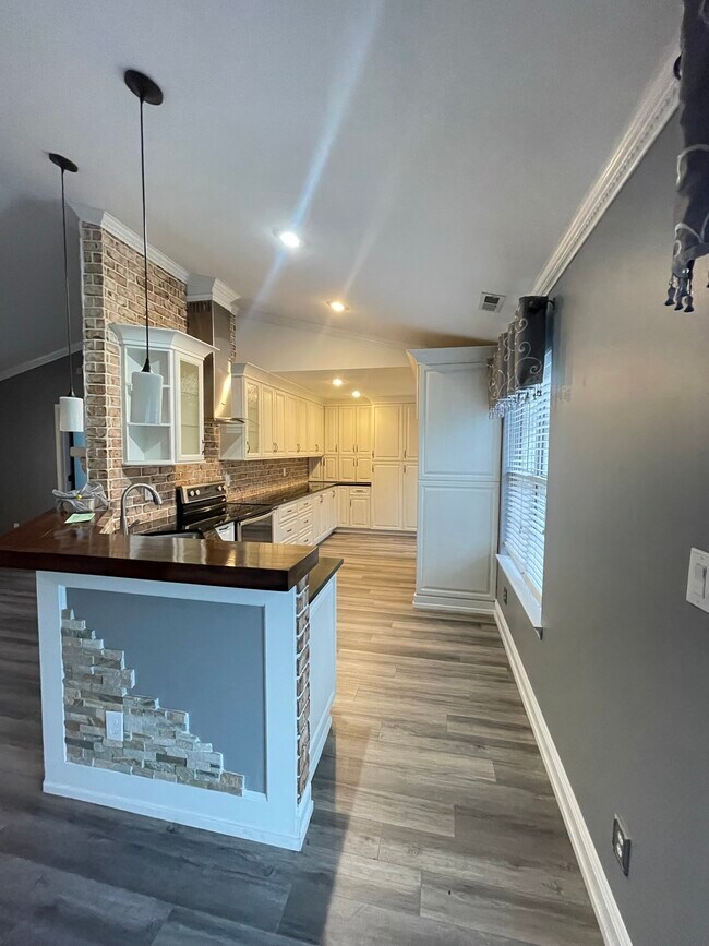 Building Photo - 6008 Brick Landing Dr
