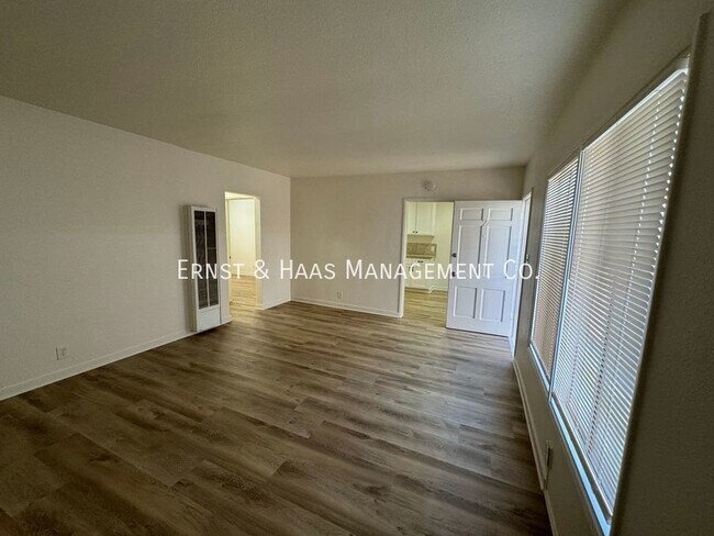 Building Photo - Completely Remodeled 2 Bedroom Apartment!