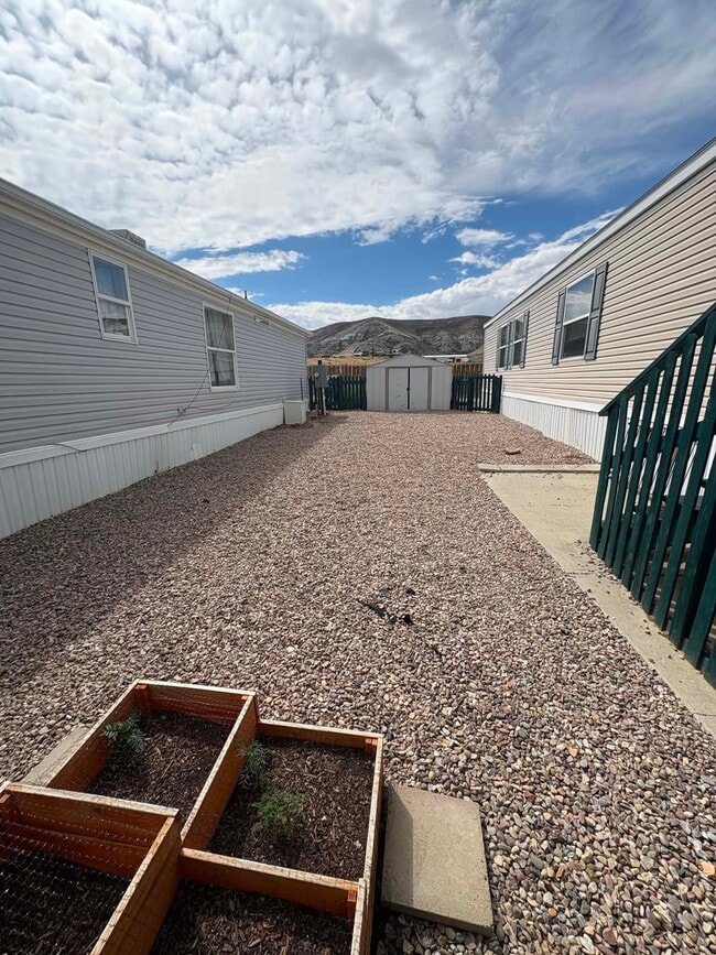 Building Photo - 443 Valley View Ln
