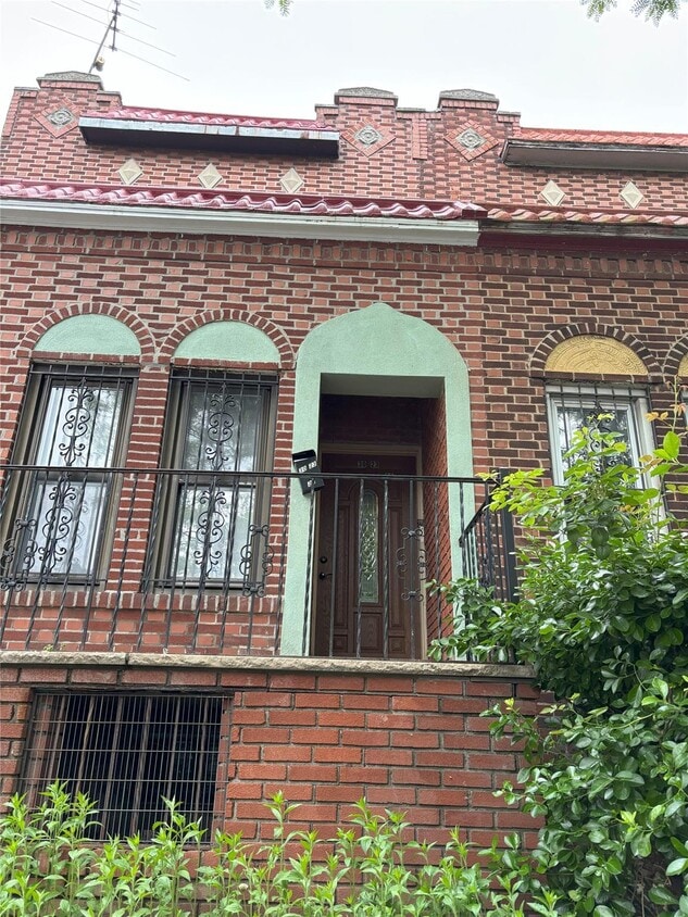 Primary Photo - 30-23 83rd St