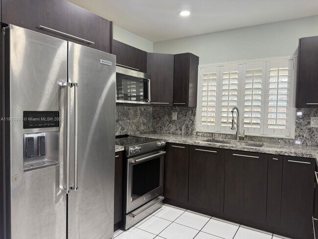 Building Photo - 3460 SW 154th Ct