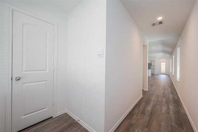 Building Photo - 5734 Avalon Woods Dr