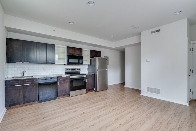 Foto del edificio - Newly Renovated Temple Apartments