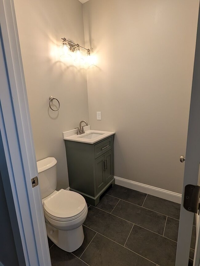 Building Photo - 398 Sutton St