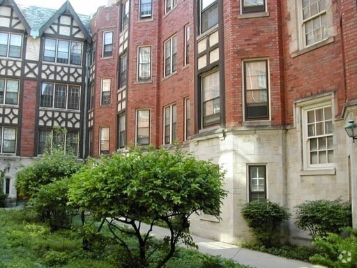Building Photo - 1643 W Touhy Ave
