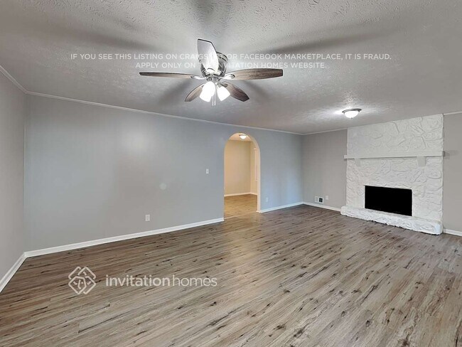 Foto del edificio - 3648 Fairlane Dr