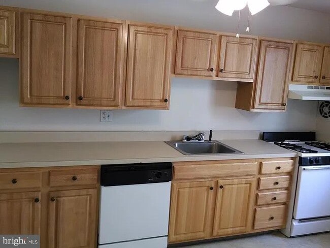 Building Photo - 1071 Colwell Ln