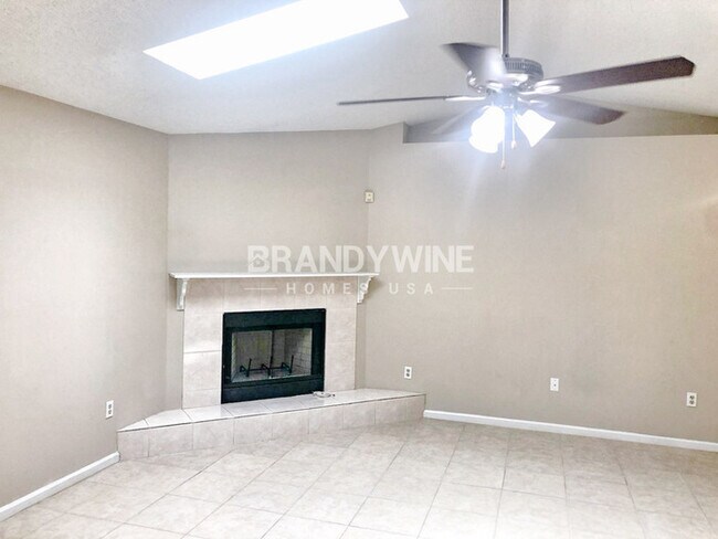 Building Photo - Apply today, you don't want to miss this o...