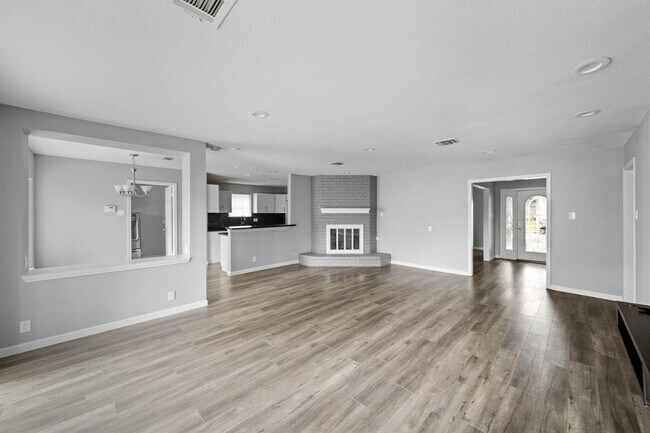 Foto del edificio - 1302 Berrywood Ln