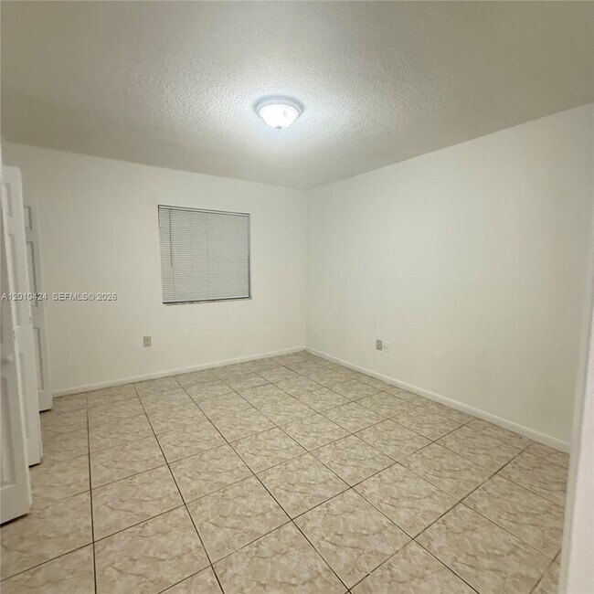 Foto del edificio - 1735 NE 164th St